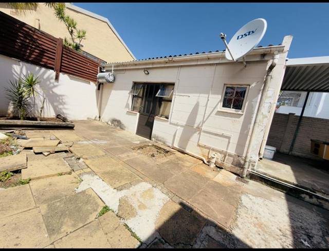 5 BEDROOM HOUSE FOR SALE IN GLENWOOD